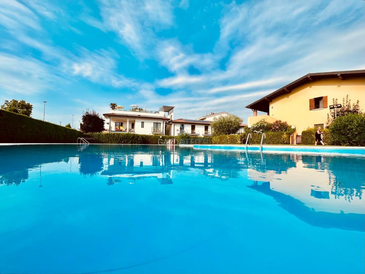 Artemide Apartment - A Soli 150M Dal Lago Di Garda Сирмионе Екстериор снимка