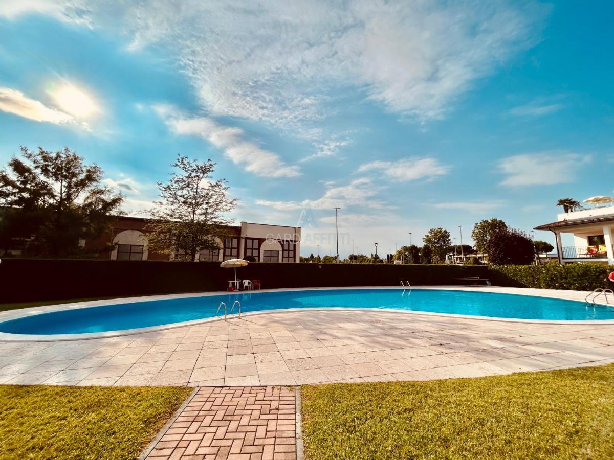 Artemide Apartment - A Soli 150M Dal Lago Di Garda Сирмионе Екстериор снимка