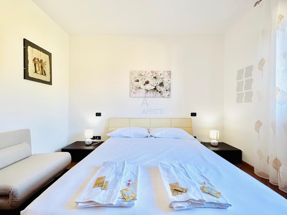 Artemide Apartment - A Soli 150M Dal Lago Di Garda Сирмионе Екстериор снимка