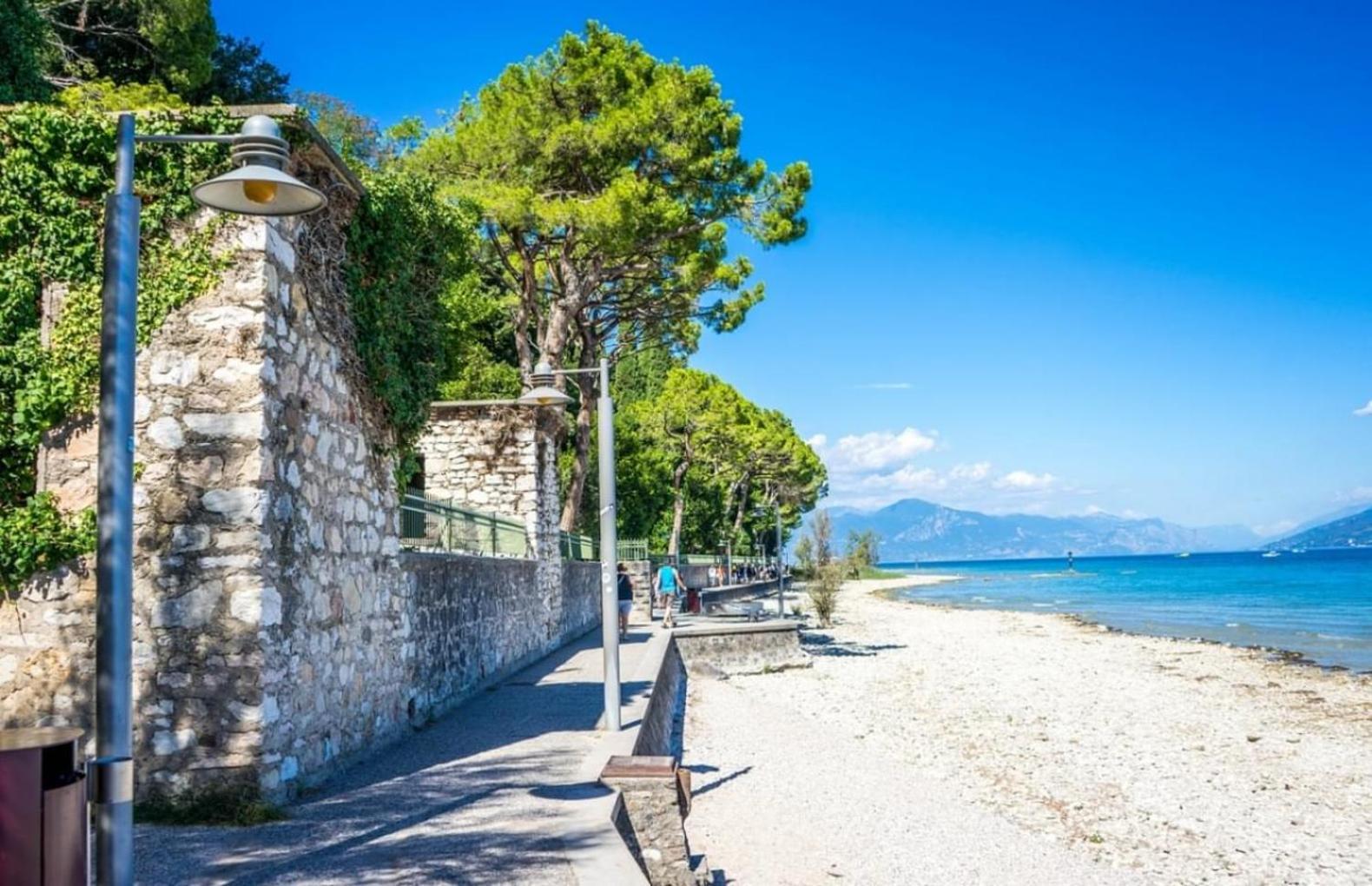 Artemide Apartment - A Soli 150M Dal Lago Di Garda Сирмионе Екстериор снимка
