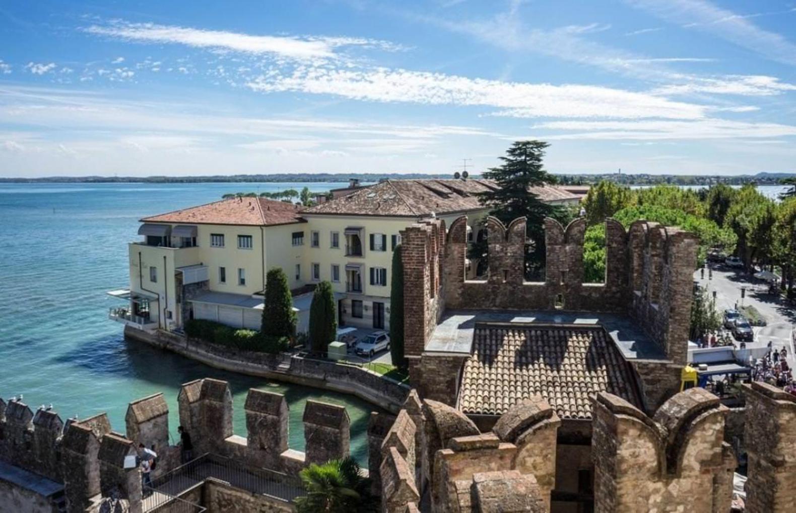 Artemide Apartment - A Soli 150M Dal Lago Di Garda Сирмионе Екстериор снимка