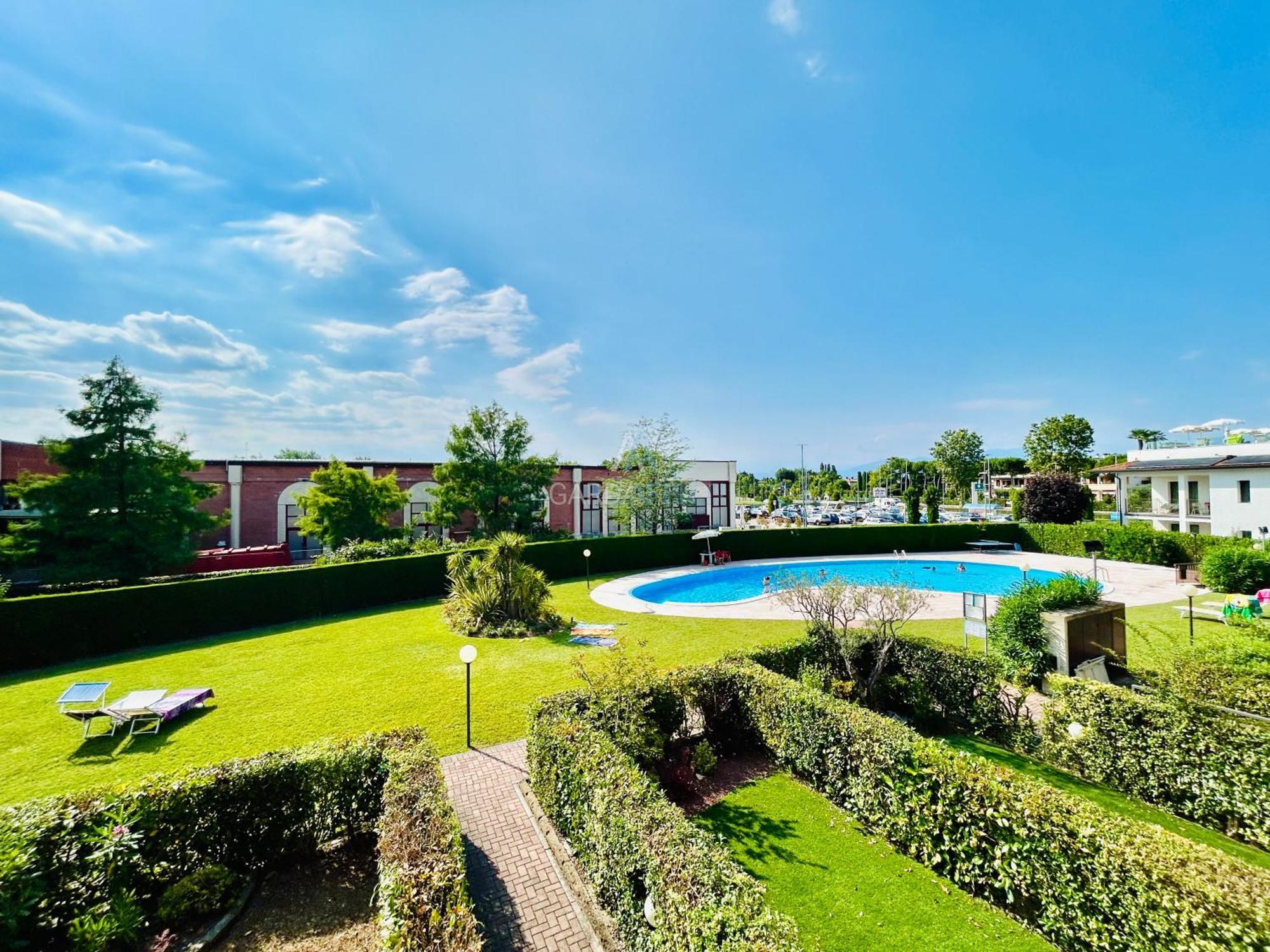 Artemide Apartment - A Soli 150M Dal Lago Di Garda Сирмионе Екстериор снимка