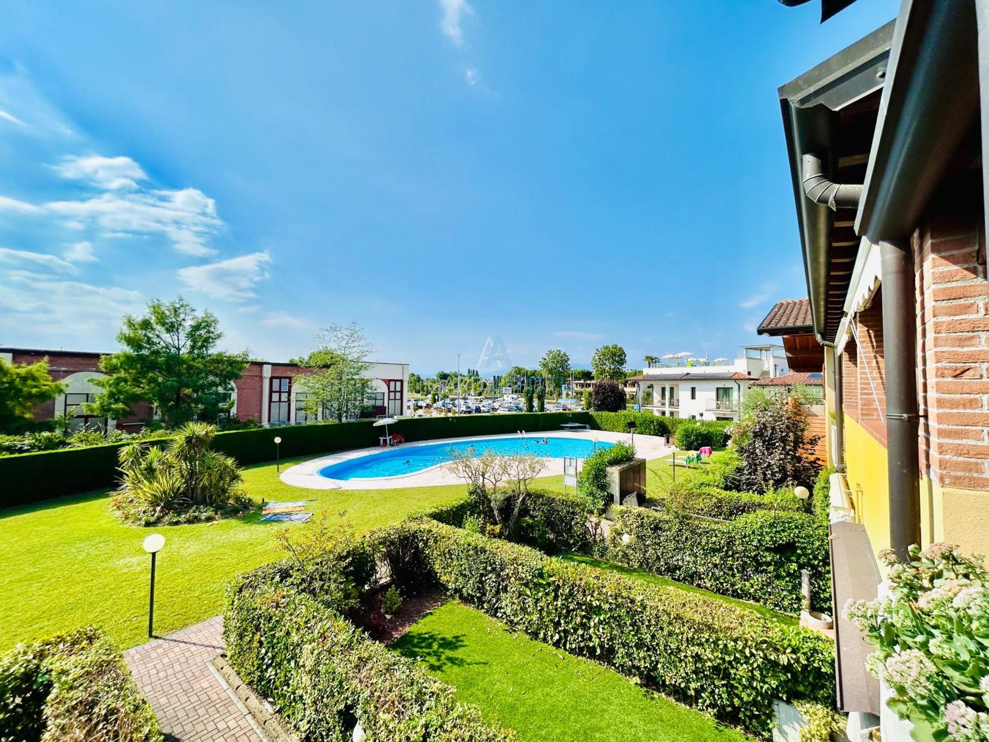 Artemide Apartment - A Soli 150M Dal Lago Di Garda Сирмионе Екстериор снимка