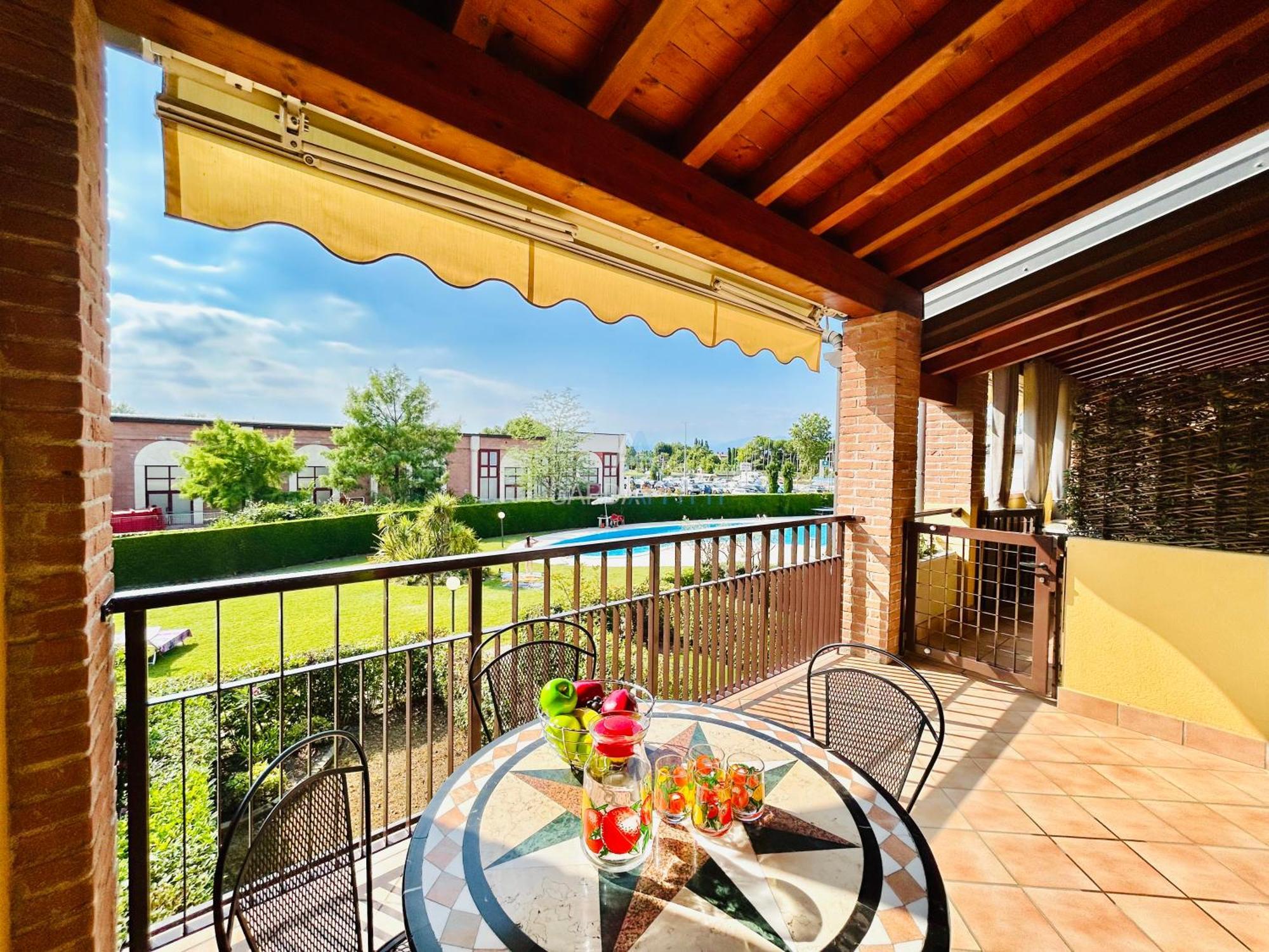 Artemide Apartment - A Soli 150M Dal Lago Di Garda Сирмионе Екстериор снимка