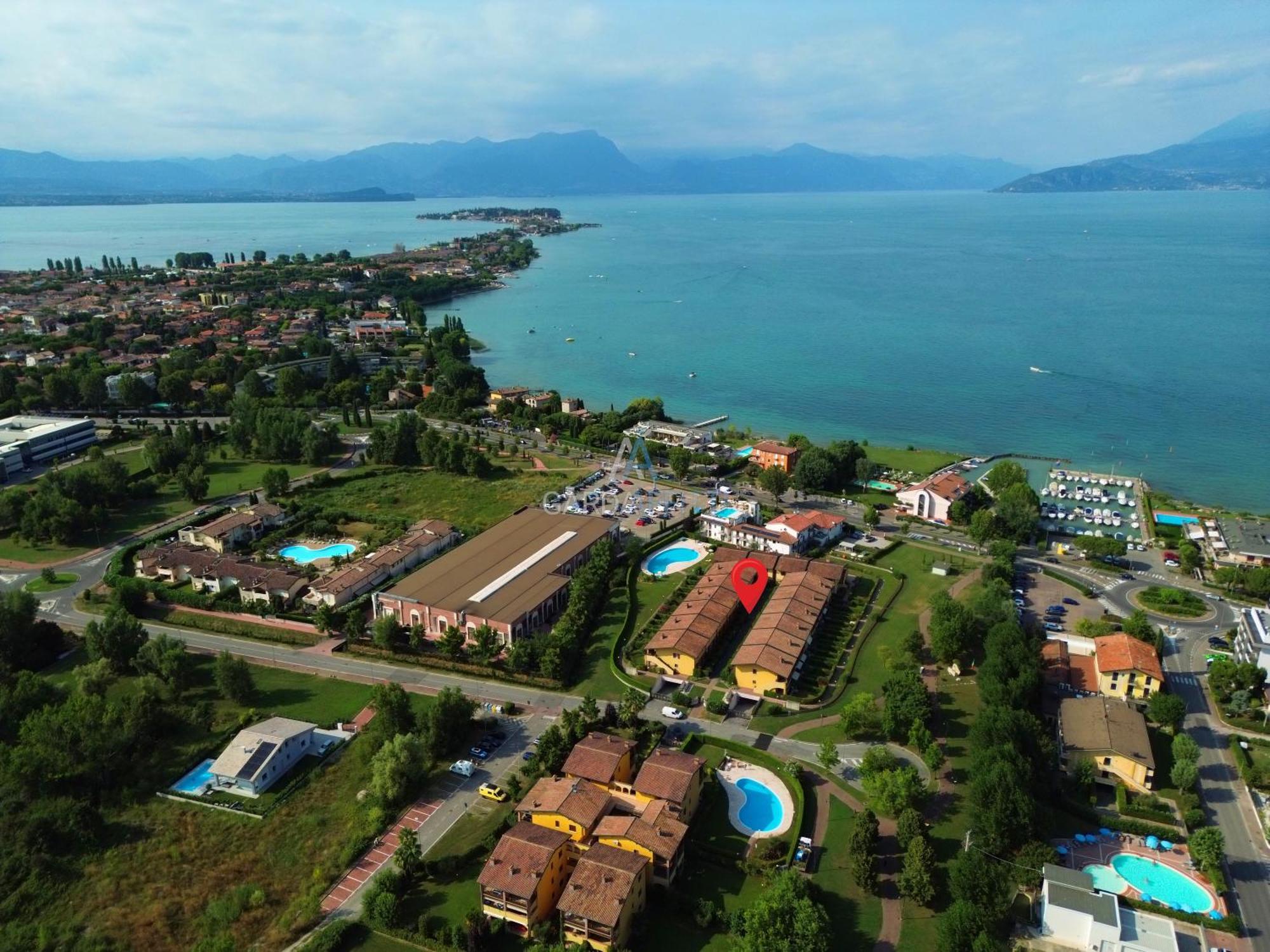 Artemide Apartment - A Soli 150M Dal Lago Di Garda Сирмионе Екстериор снимка