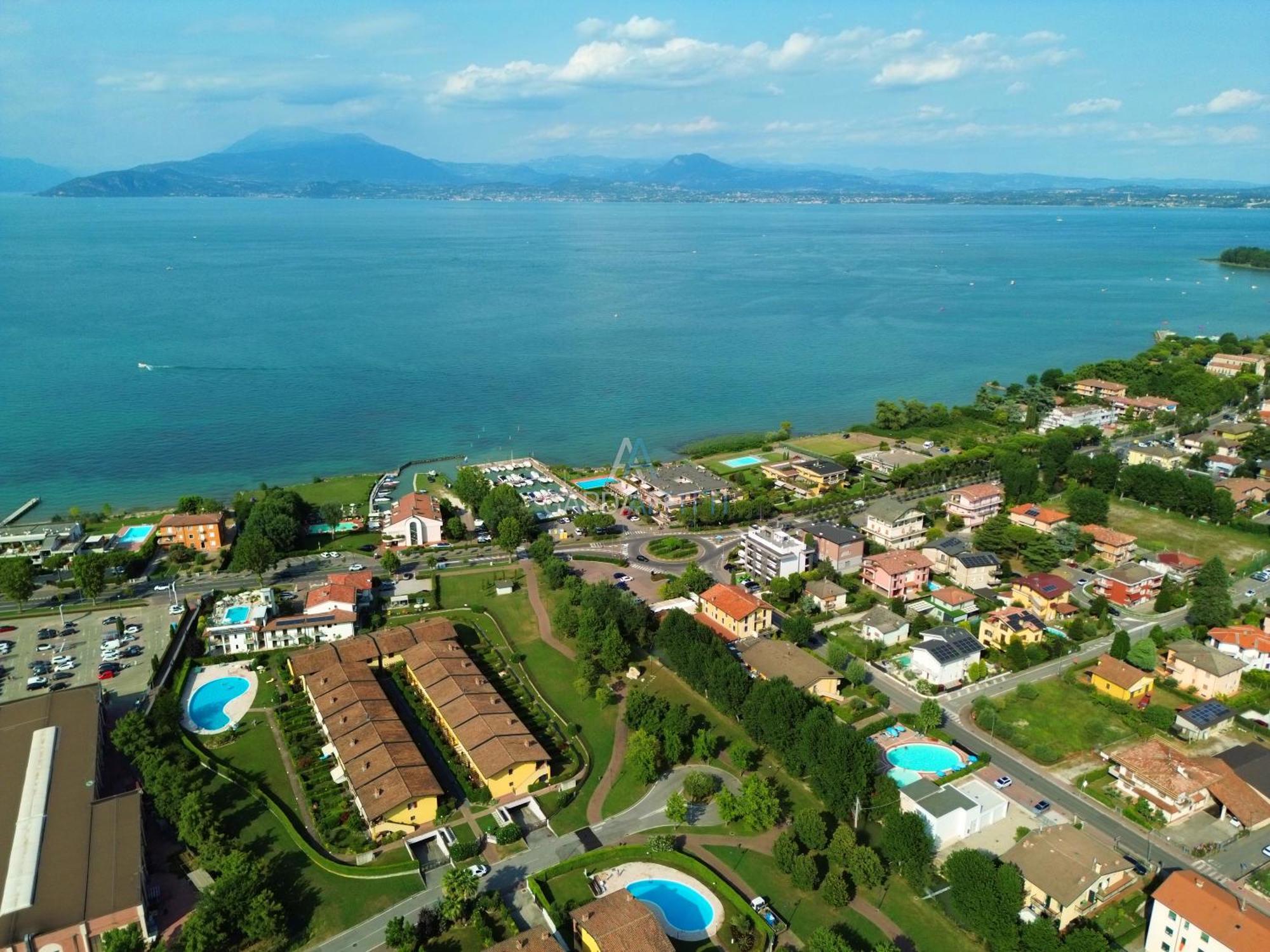 Artemide Apartment - A Soli 150M Dal Lago Di Garda Сирмионе Екстериор снимка