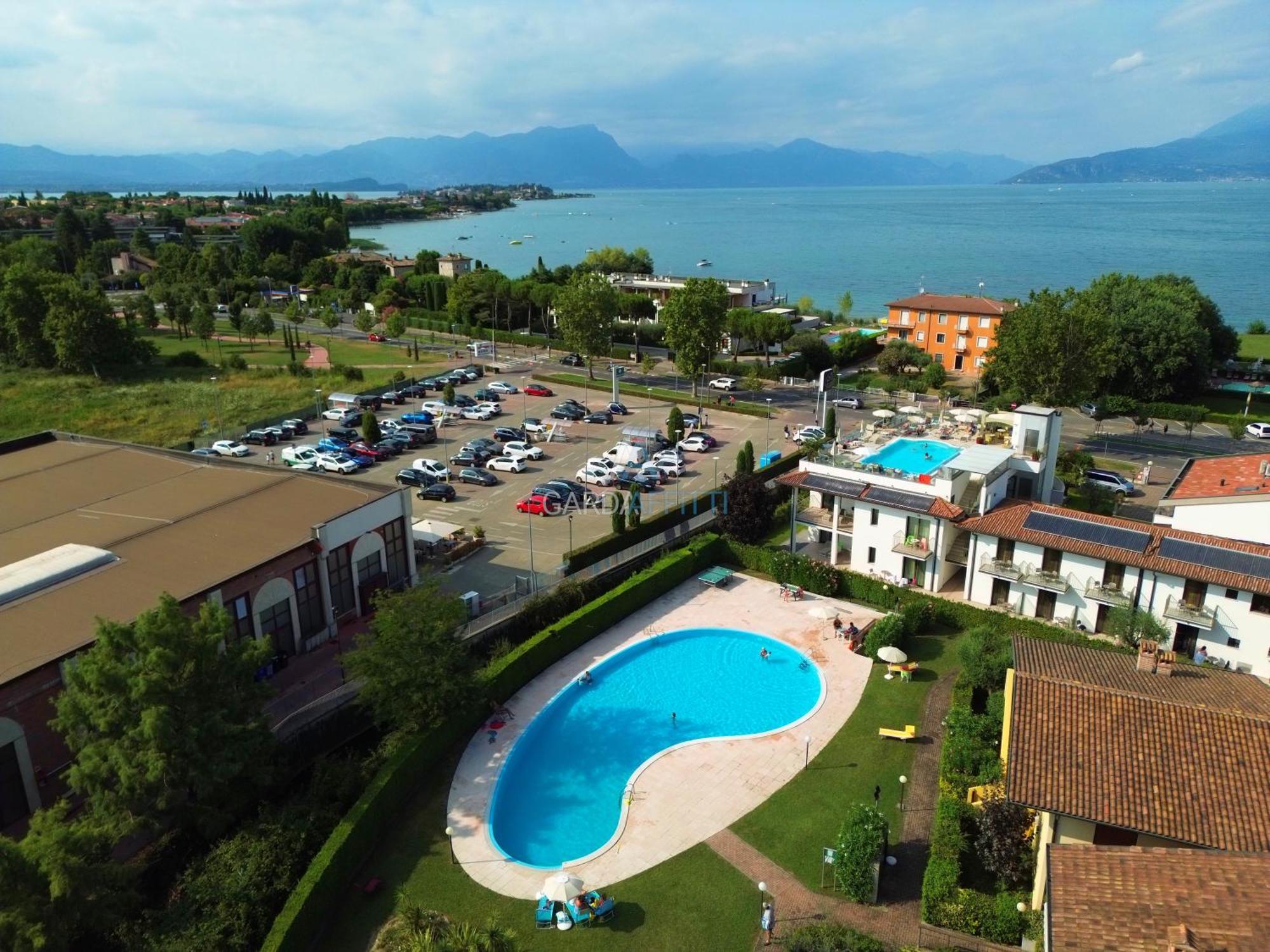 Artemide Apartment - A Soli 150M Dal Lago Di Garda Сирмионе Екстериор снимка